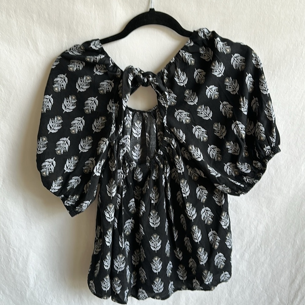 Old Navy black boho crop top with back cutout, size L - Picture 4 of 7